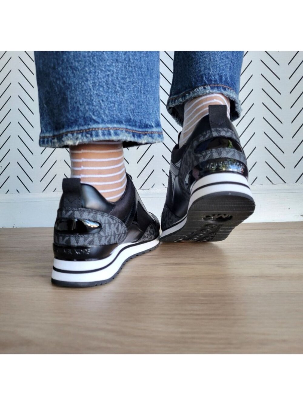 ❤️MICHAEL KORS WILMA Trainer Sneaker 5.5 Womens Shoes Black Monogram MK Logo New - Picture 7 of 11